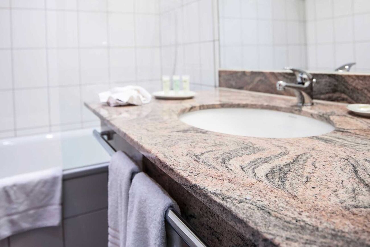 Courtyard Gelsenkirchen Guest Bathroom