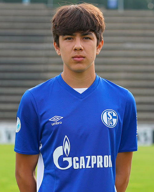 international-soccer-academy-schalke-player-andres-lopez