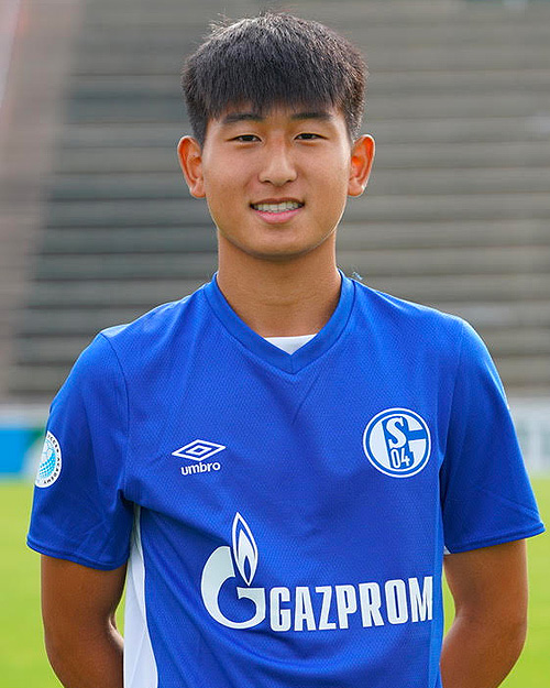international-soccer-academy-schalke-player-jake-chung