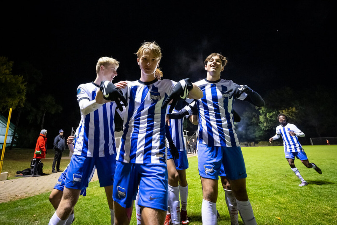 international soccer academy hertha integrated team 2022-23 celebration9