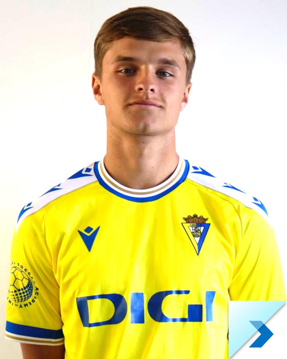 international-soccer-academy-cadiz-player-11Long-a