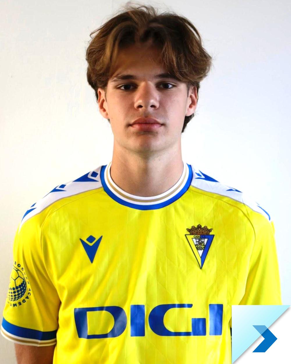 international-soccer-academy-cadiz-player-5Davenport-a