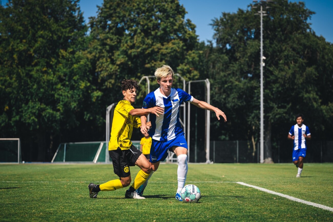 Hertha BSC Integrated Academy Team gegen BVB Soccer Academy United States am 28.08.2024 in Berlin, Deutschland. (Foto von Jan-Philipp Burmann / City Press GmbH Bildagentur)